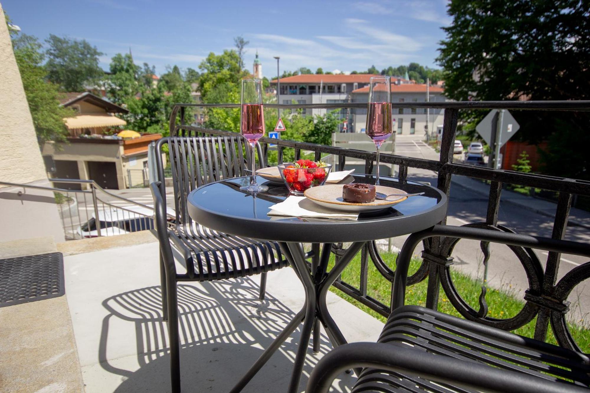 Liebelei Miesbach - Boutique-Apartment Mit Terrasse Im Zentrum Exterior photo